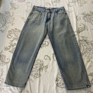 Vintage Y2K Wrangler Jeans
Company Loose Fit Size 32X29‎